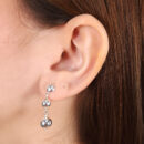 Brinco base meia esfera com bolas prateada pêndulo