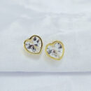 Brinco pedra formato coração base dourada