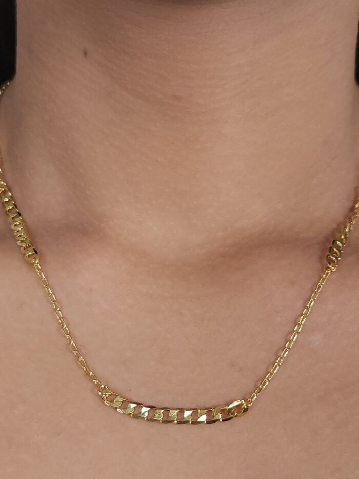 Gargantilha com elos grumet dourado