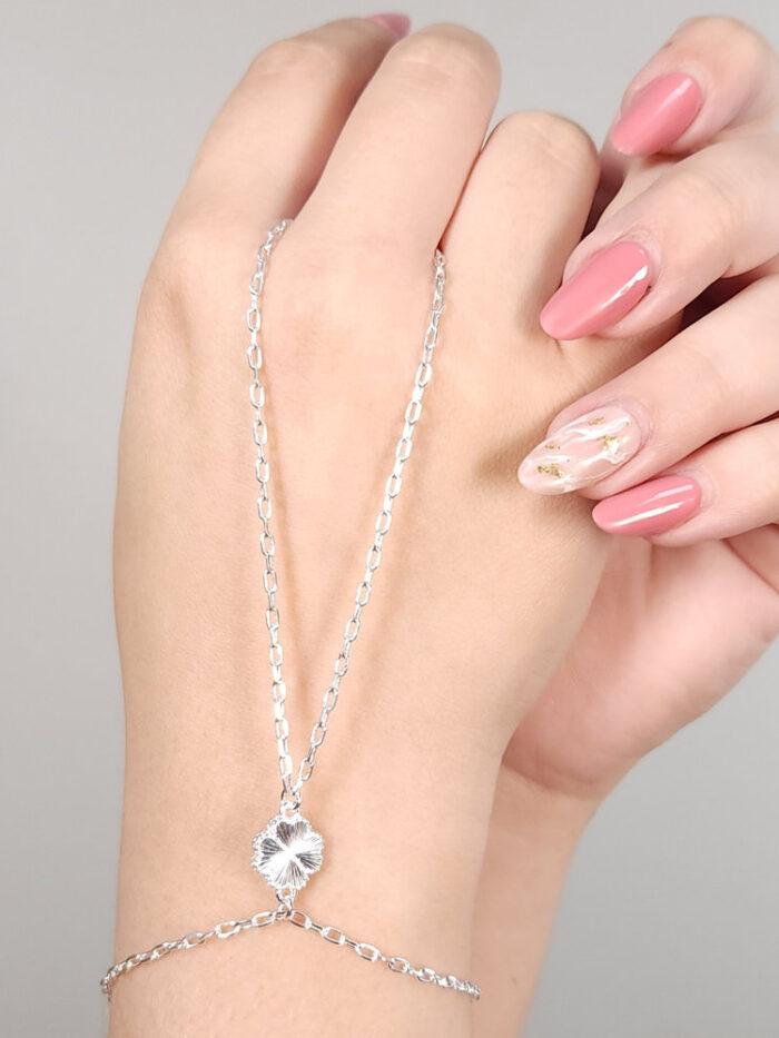 Pulseira indiana jade dupla com trevo detalhado