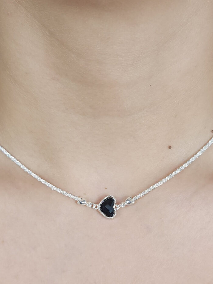 Gargantilha chocker fio detalhado coração