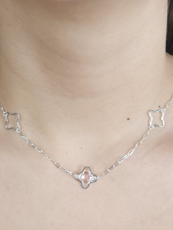 Gargantilha chocker elos trevo detalhados