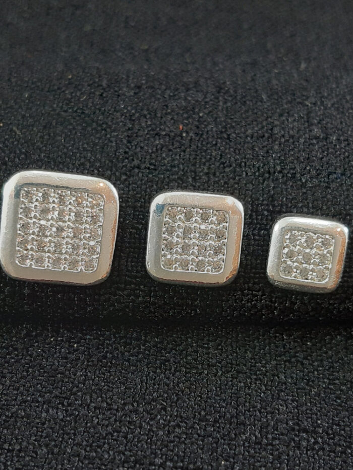 Trio de brincos quadrado cravejado com borda lisa