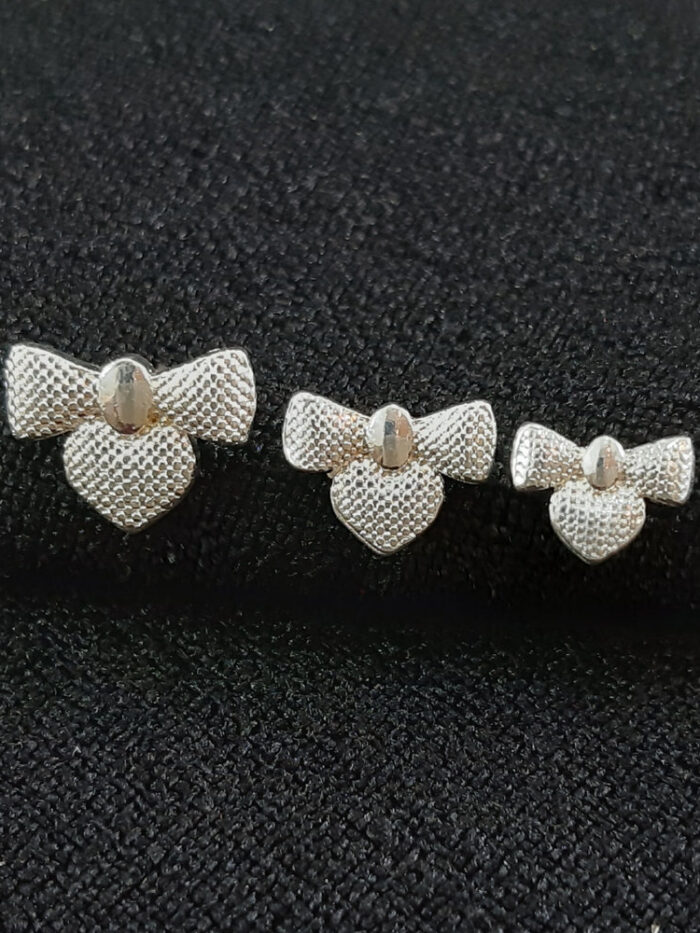 Trio de brinco laço e coração detalhe fosco