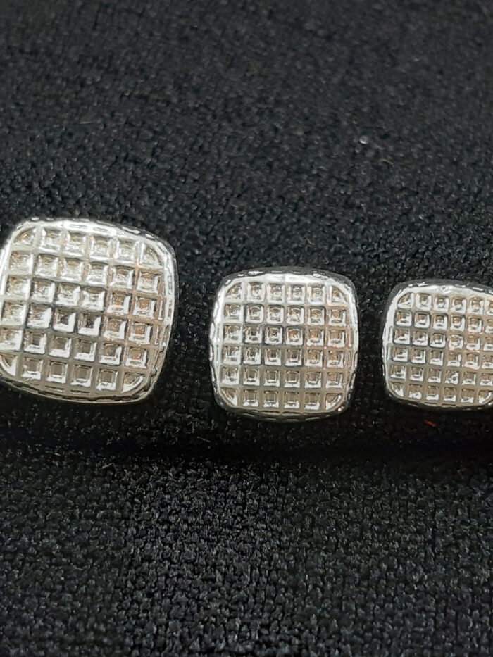 Trio de brinco  quadrado detalhado