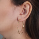 Argola fina com fecho em gancho