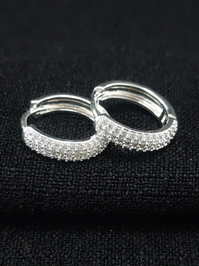 Argola detalhe cravejado cristal