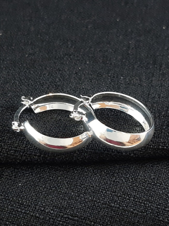 Brinco argola fechada com fio redondo