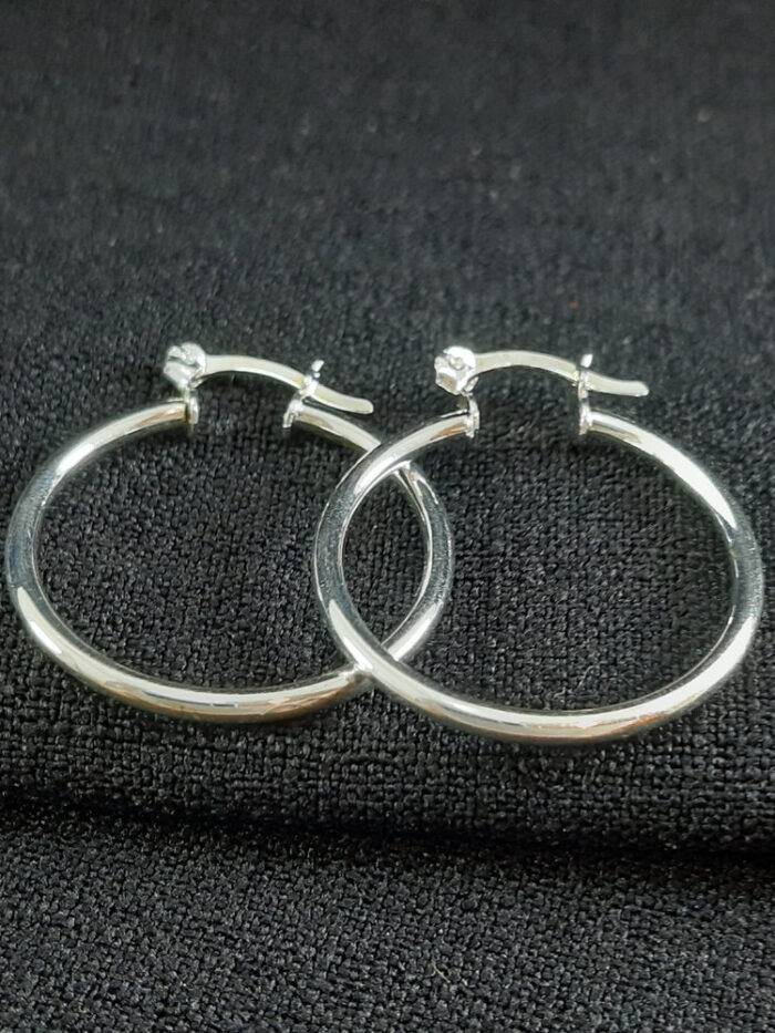 Argola fio liso fechado media