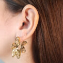 Brinco flor chapeada com detalhes vazado