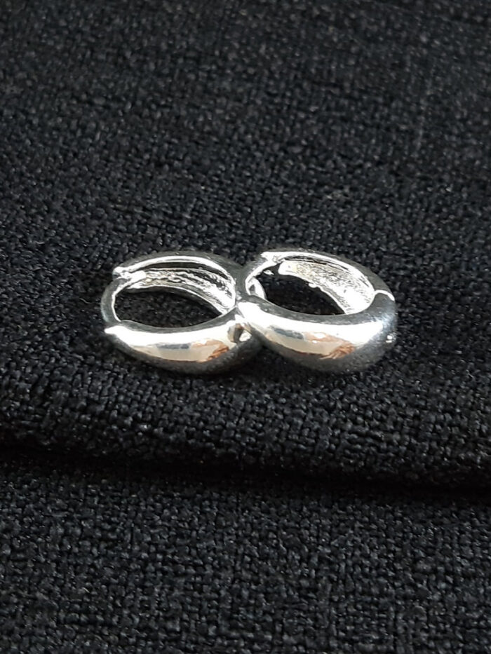 Brinco argolinha fio liso boleado