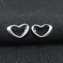 Brinco coração vazado