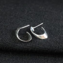 Brinco  argola oval fio prateado