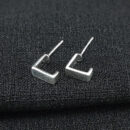 Brinco argola aberta quadrada lisa