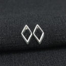 Brinco formato losango fio quadrado