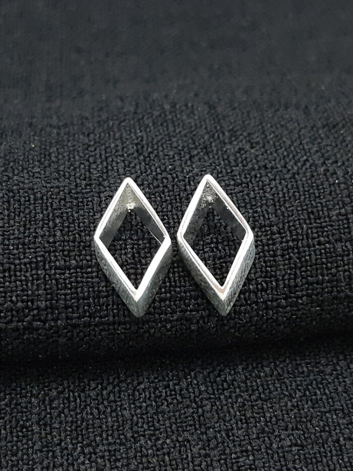 Brinco formato losango fio quadrado