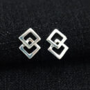 Brinco triângulo duplo vazado