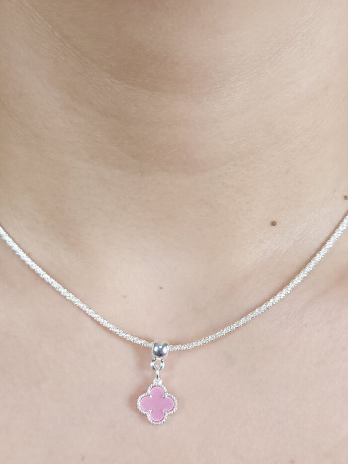 Garagantilha chocker trevo com elos trançados