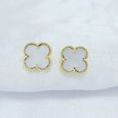 Brinco trevo branco borda detalhado