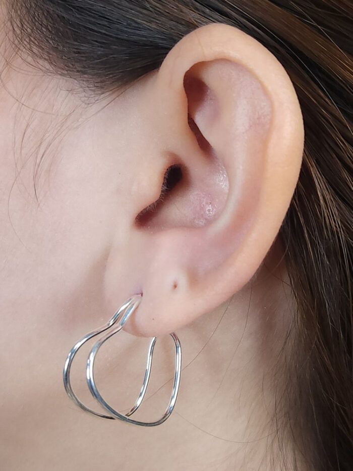 Brinco argola coração duplo vazado