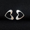 Brinco modelo coração vazado e chapeado