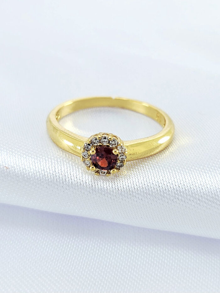 Anel com pedra laranja cristal detalhe cravejado