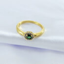 Anel com pedra verde cristal detalhe cravejado