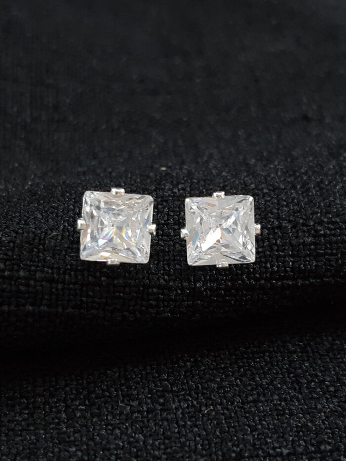 Brinco quadrado cristal vazado