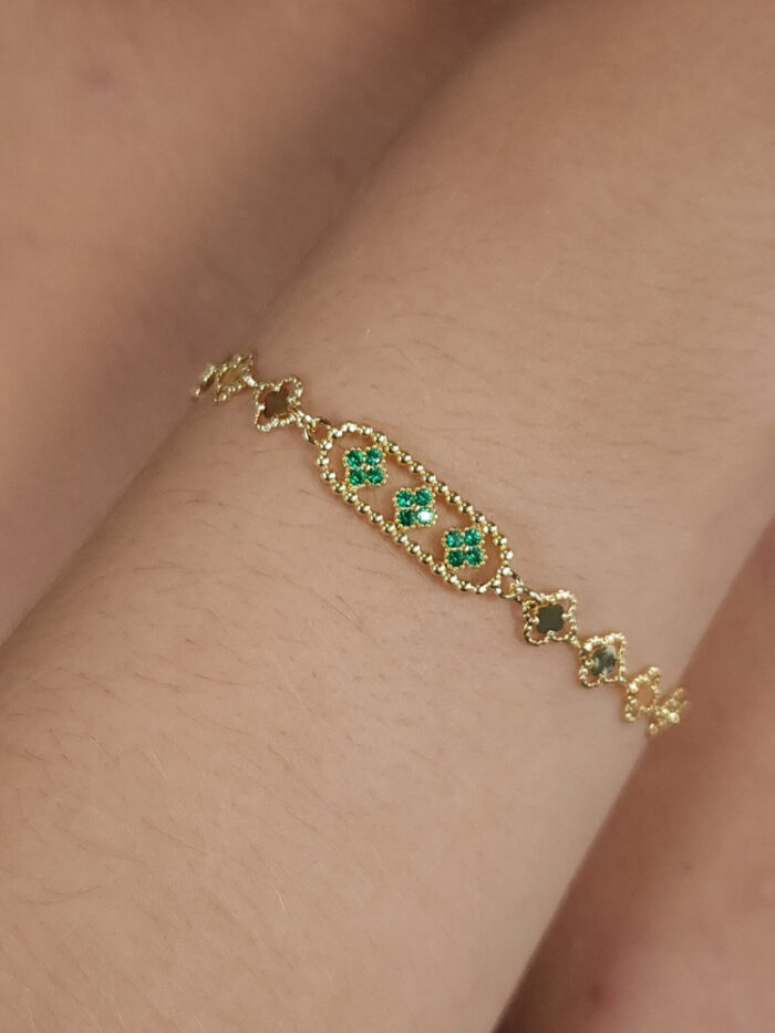 Pulseira trevo detalhado
