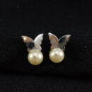 Brinco borboleta com pérola pêndulo