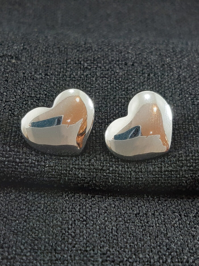 Brinco coração boleado liso