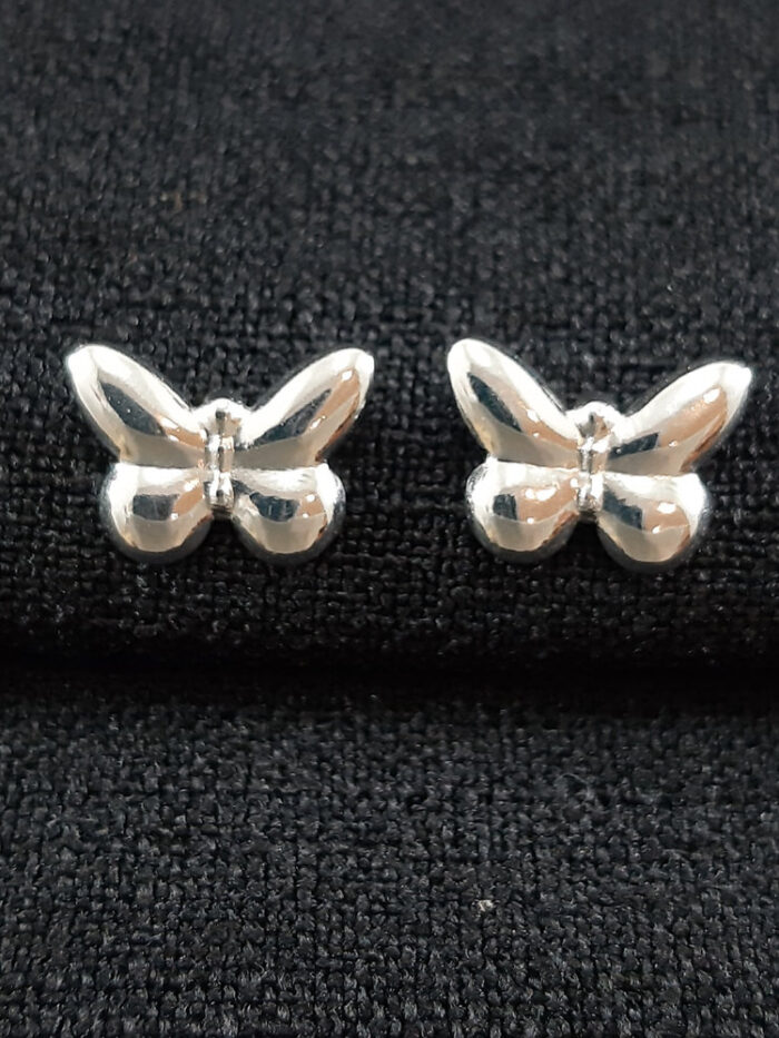 Brinco borboleta lisa prateada