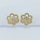 Brinco flor vazada fio cravejado