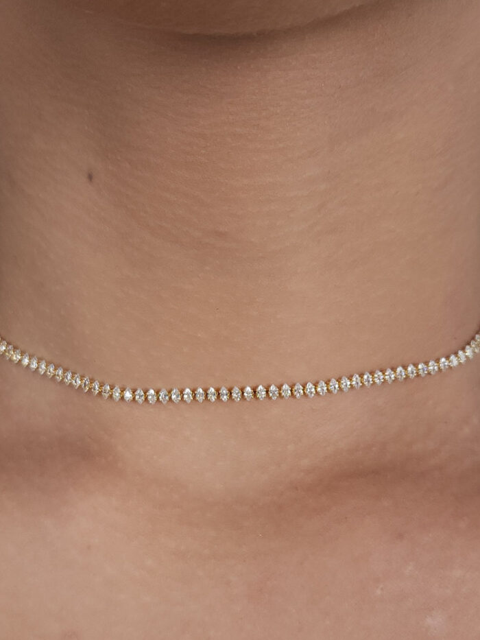 Gargantilha chocker com pedra navete cristal
