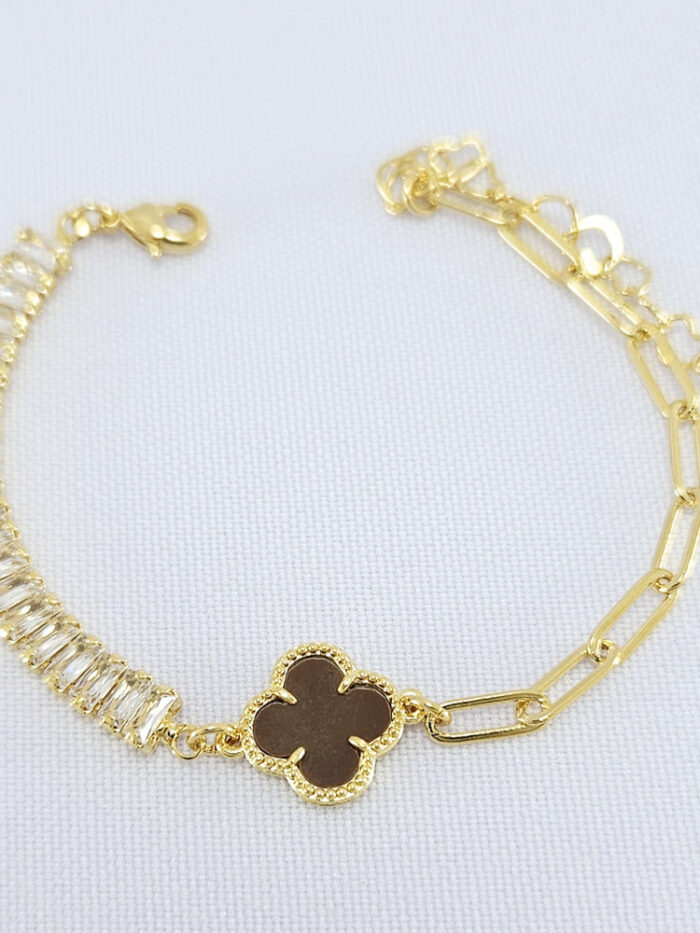 Pulseira corrente cartier e riviera baguete com trevo detalhado