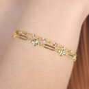 Pulseira dupla elos vazado detalhe trevo dourado