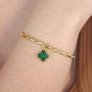 Pulseira com pingente trevo