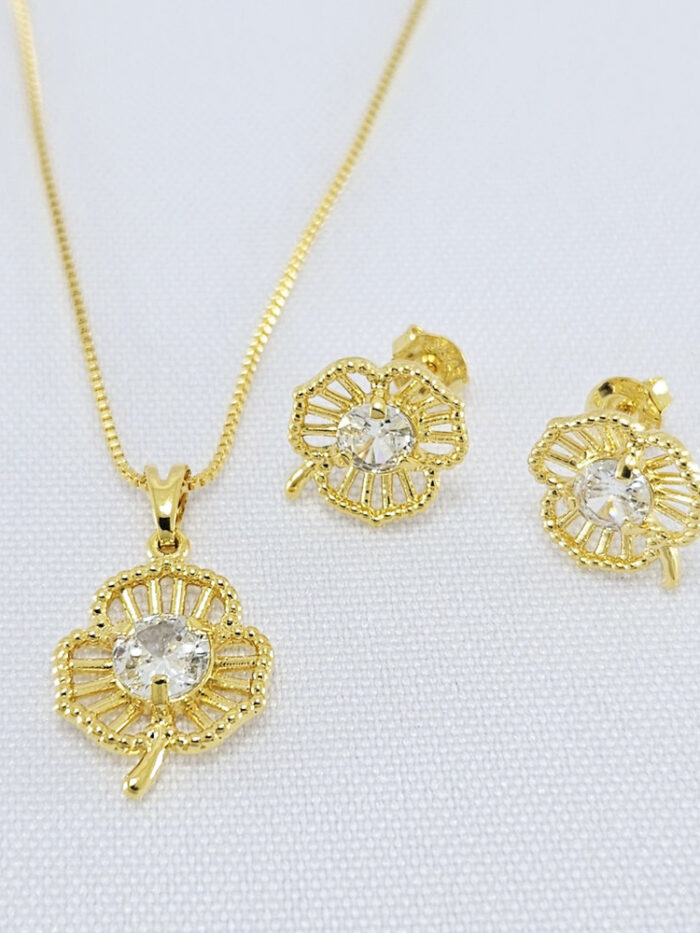 Conjunto flor com pedra cristal