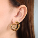 Brinco espiral dourado boleado