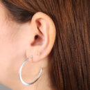 Brinco argola detalhe chapeado