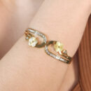 Bracelete flor com fio cravejado e ponto de luz