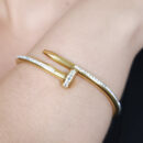 Bracelete prego com pedras cristal