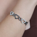 Bracelete com detalhe coração cravejado vazado