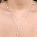 Gargantilha fios tripla com ponto de luz