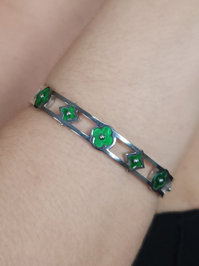 Bracelete trevo vazado