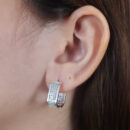 Brinco argola quadrado cravejado