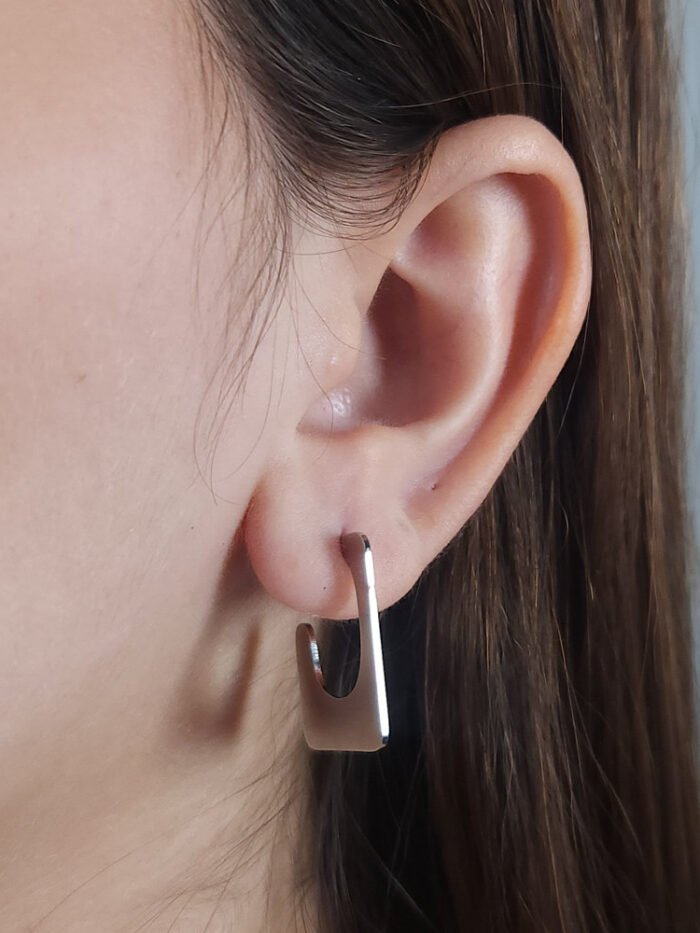 Brinco argola quadrada chapaeda