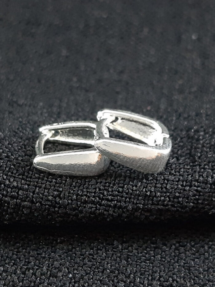 Brinco argola quadrada pequena