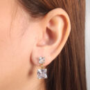 Brinco base quadradra pedra cristal