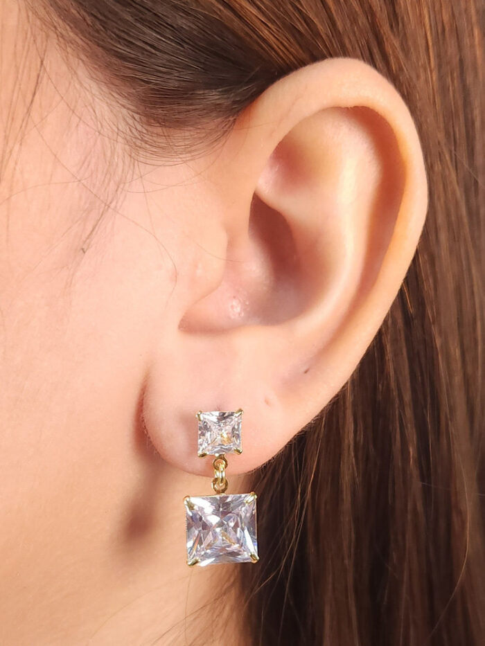 Brinco base quadradra pedra cristal